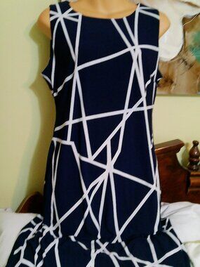 TOMMY HILFIGER SIZE 8 DRESS NAVY & WHITE GREAT CONDITION